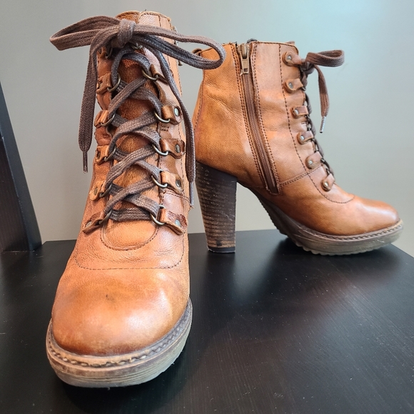 Sesto Meucci Chunky Heel Booties - Picture 2 of 7